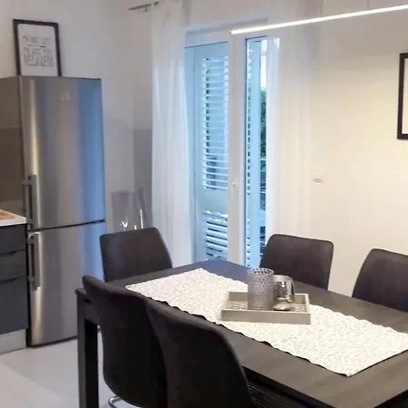 Ivana Apartment *